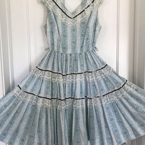 Vintage Prairie Dress 🌼